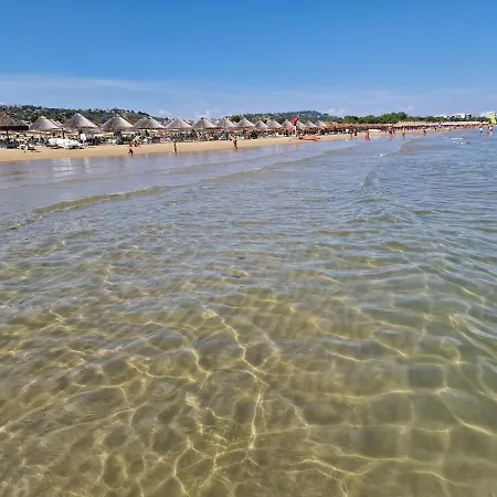 Frangi House 公寓 *