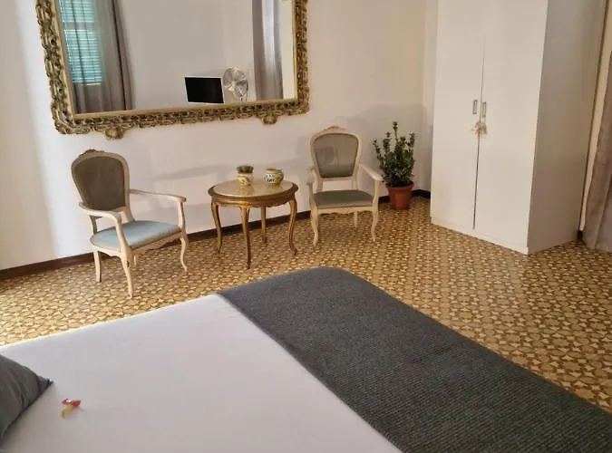 Frangi House * Πεσκάρα